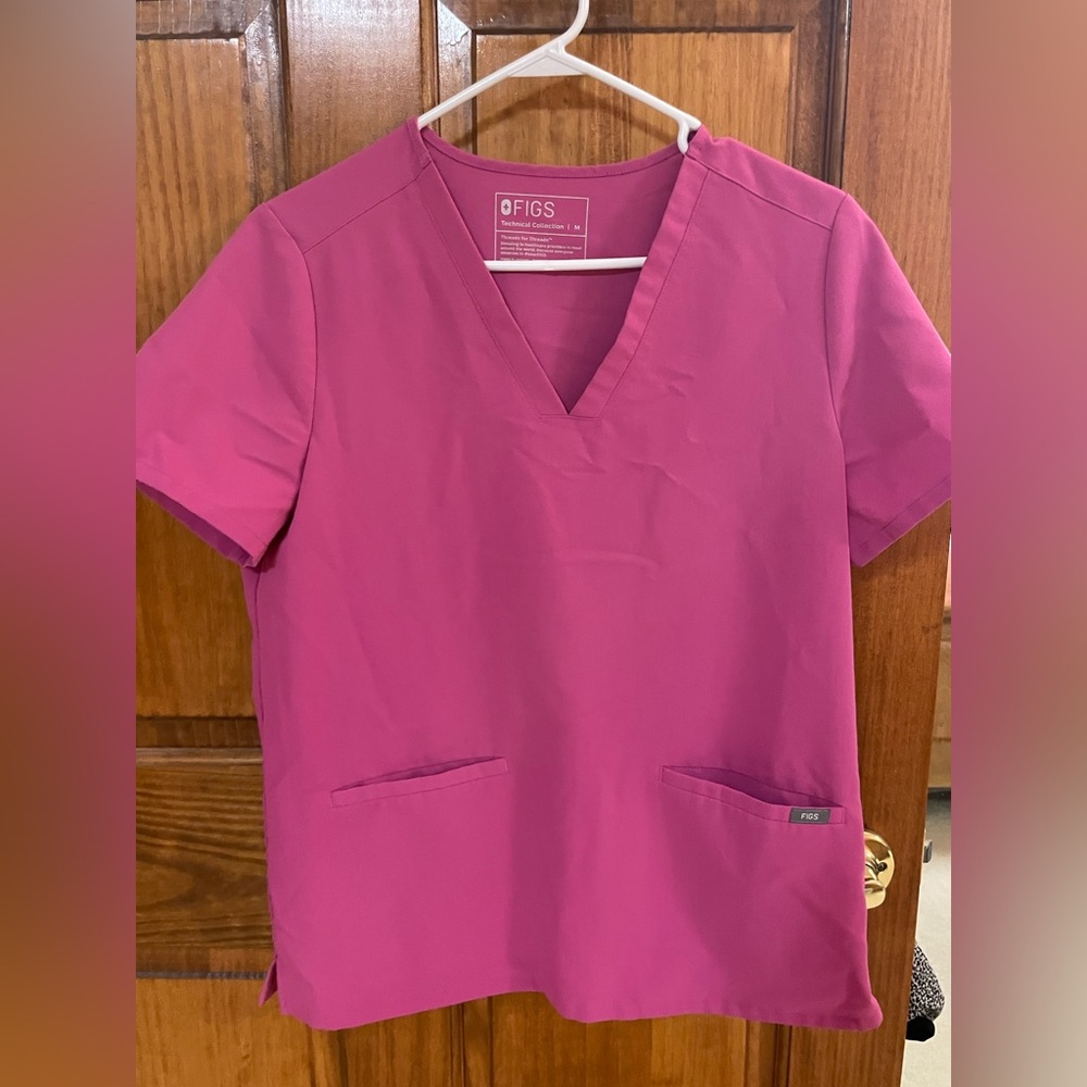 Figs. Casma Three Pocket Scrub Top.